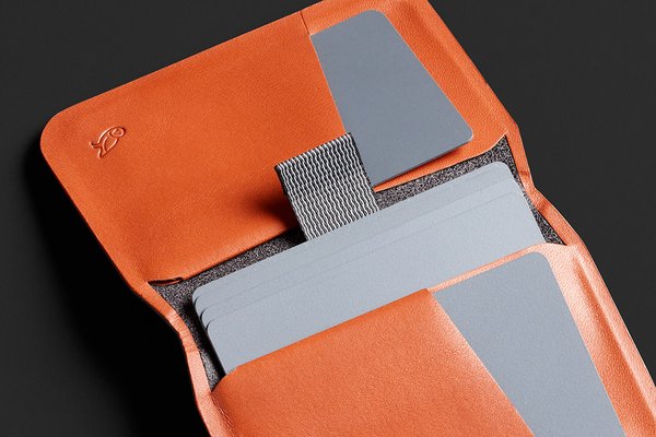 Bellroy Apex Slim Sleeve: The pull tab brings stored cards upward.