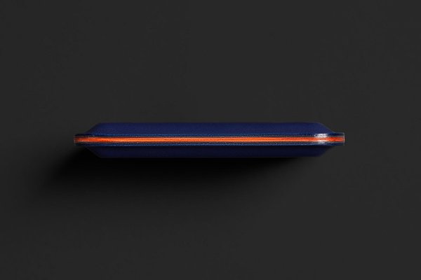 Bellroy Apex Slim Sleeve: The closed edge profile in a manufacturer photograph, not a loaded-thickness measurement.