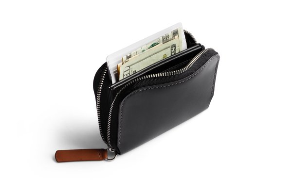 Bellroy Folio Mini: Folded bills sit inside one section.