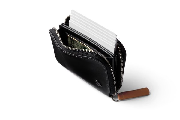 Bellroy Folio Mini: Cards are stored together rather than in twelve individual display slots.