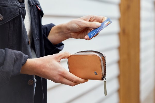 Bellroy Folio Mini: Card retrieval from the open wallet; this is not a speed test.