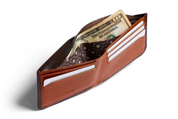 Bellroy Hide & Seek: A lifted inner flap reveals the separate cash area.