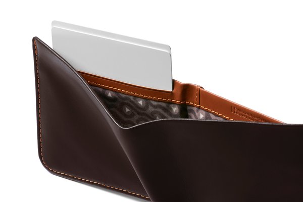 Bellroy Hide & Seek: The protected card area is distinct from the everyday slots.