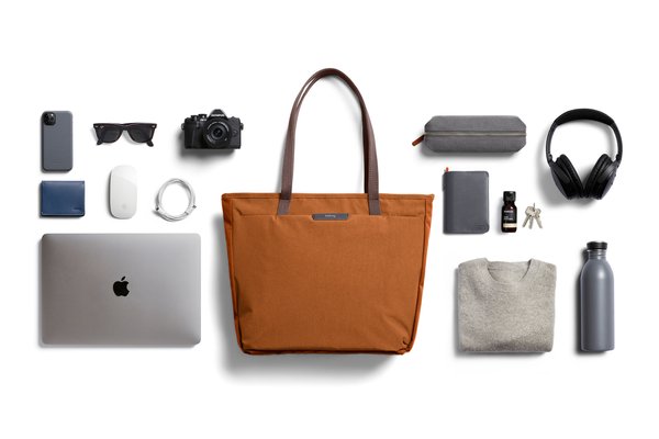 Bellroy Tokyo Tote: The manufacturer’s example load; actual device and container fit needs checking.