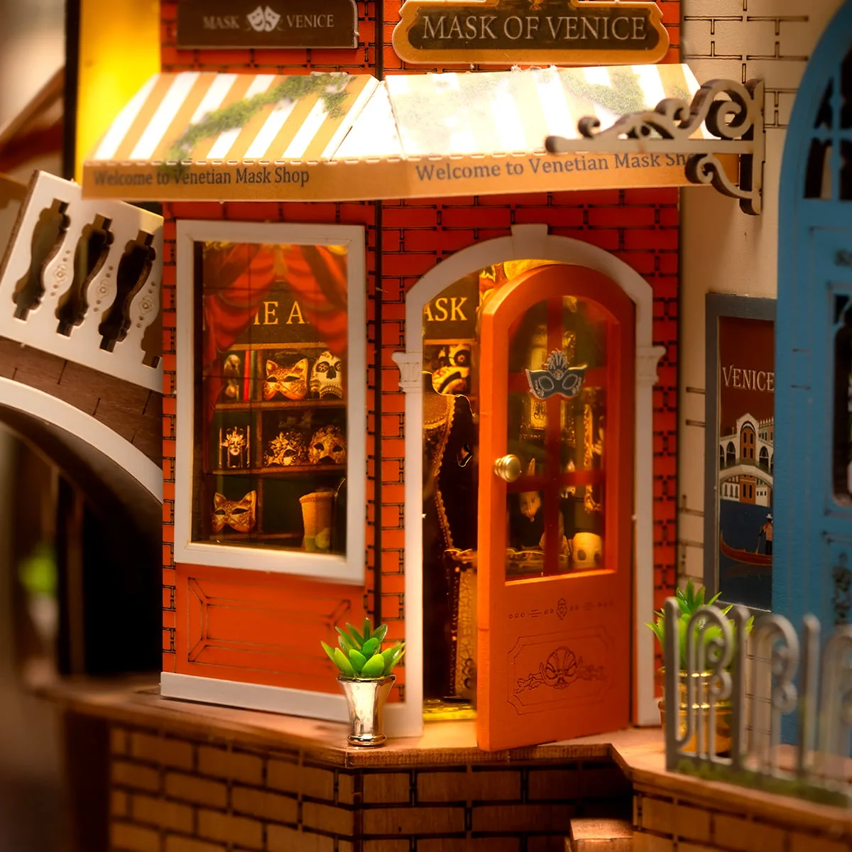 Rolife Romantic Venice DIY Book Nook Kit TGB08 — manufacturer detail 5