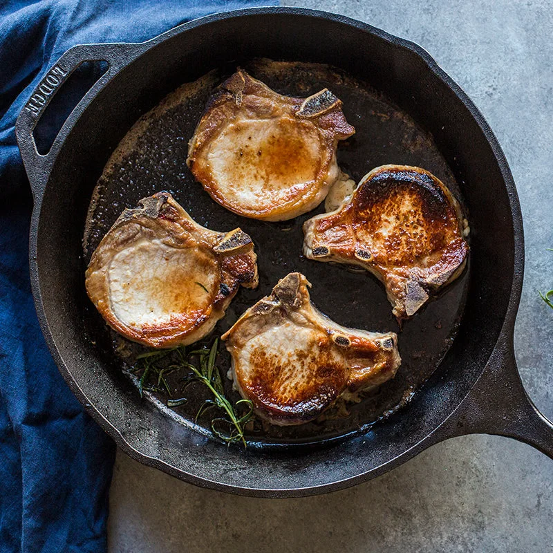 Angled Lodge skillet showing pour spout and handle