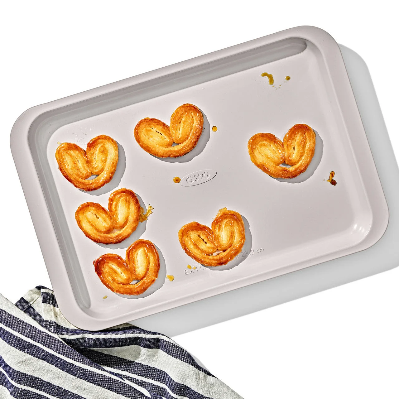 OXO Good Grips Quarter Sheet Pan — product detail 8
