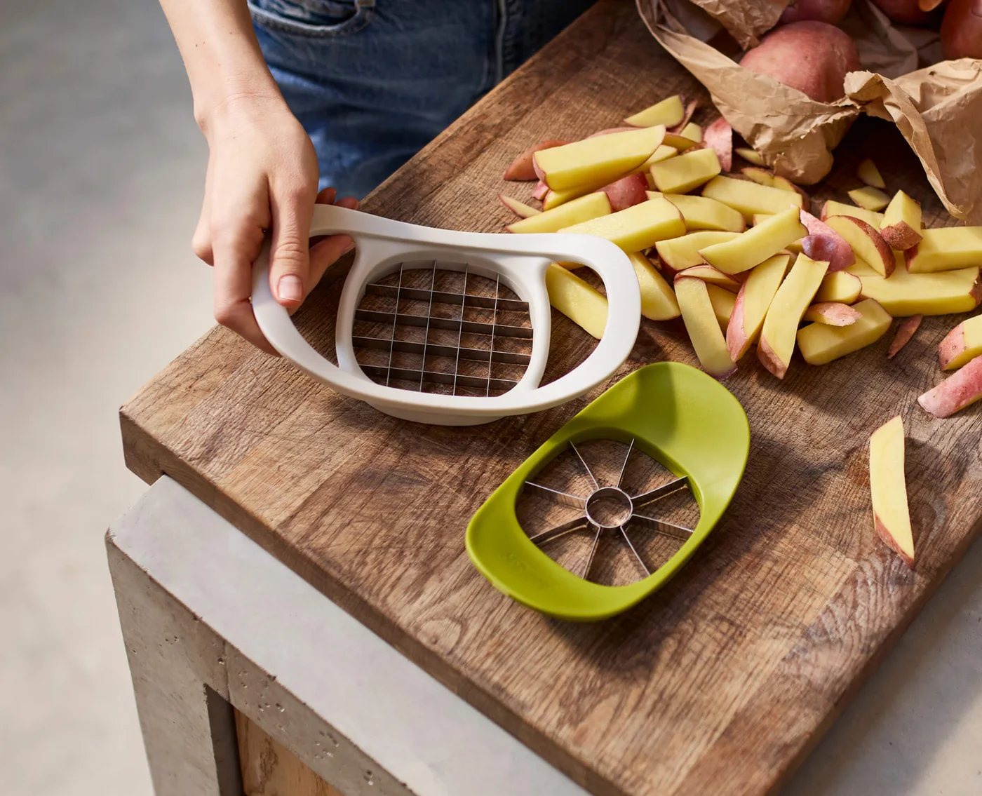 Joseph Joseph Nest™ Press 2-in-1 Fruit & Vegetable Cutter — product detail 2