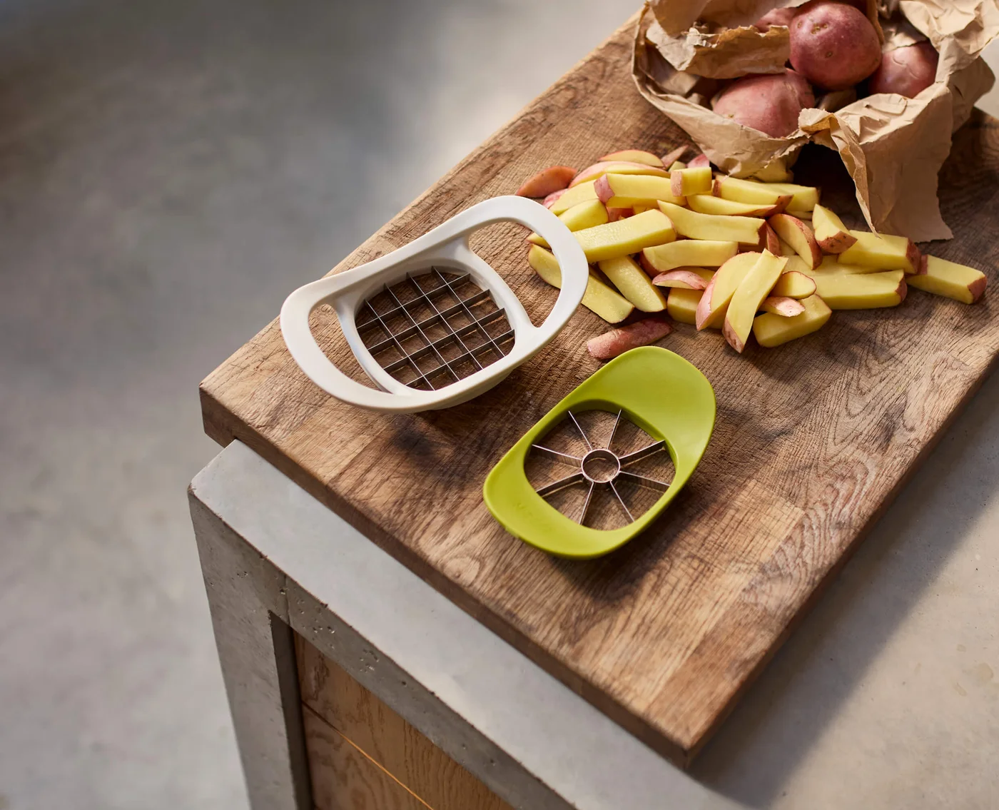 Joseph Joseph Nest™ Press 2-in-1 Fruit & Vegetable Cutter — product detail 4