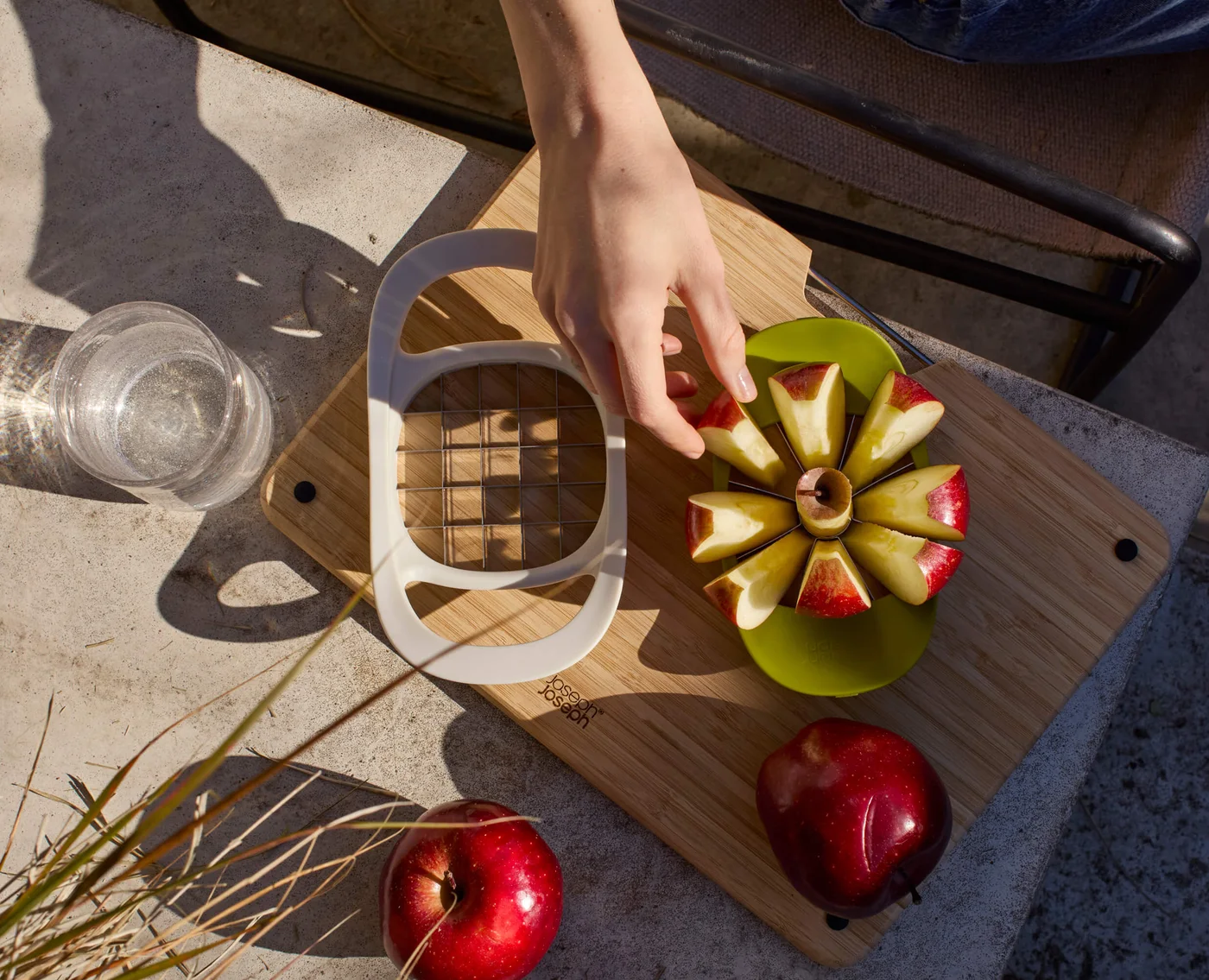Joseph Joseph Nest™ Press 2-in-1 Fruit & Vegetable Cutter — product detail 5