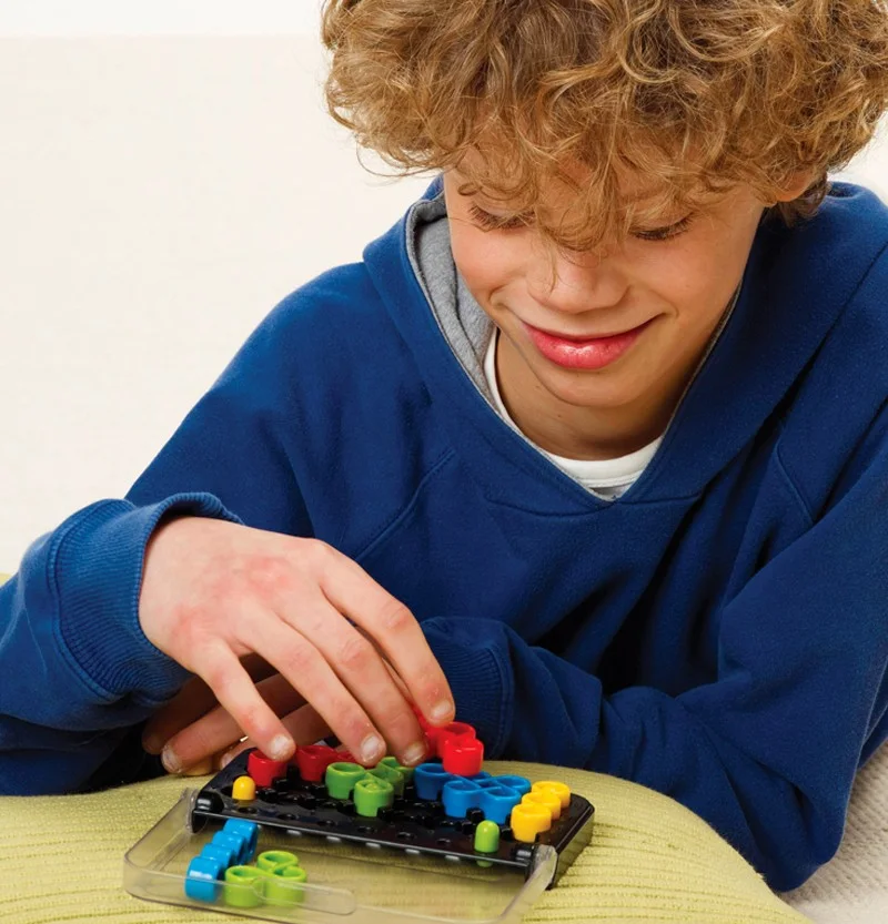 Manufacturer demonstration of IQ Twist in use; this photograph is not a Findweave play test.