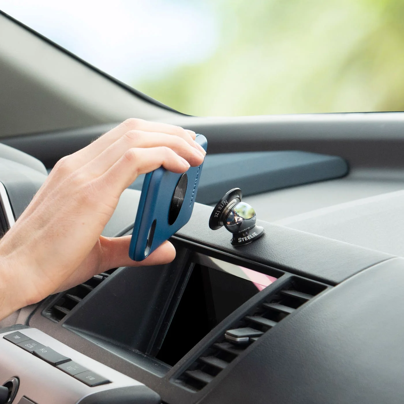 Adjusting the viewing angle while the vehicle is parked.