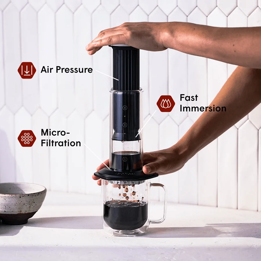 Manufacturer demonstration of the press method; no hands-on Findweave test is implied.