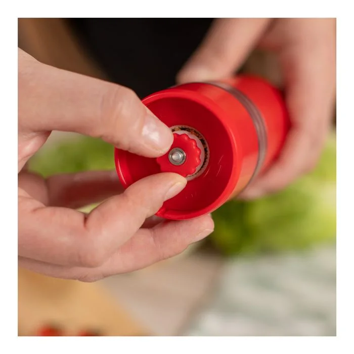 Bottom adjustment dial controls grind coarseness.