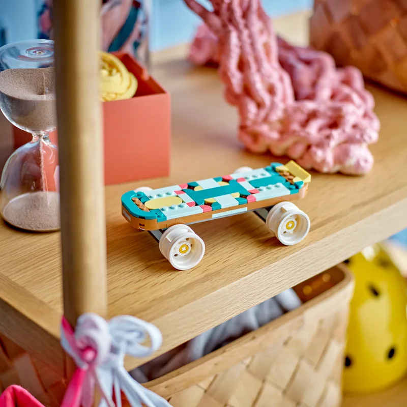 Alternative skateboard display. The three builds cannot be made simultaneously.