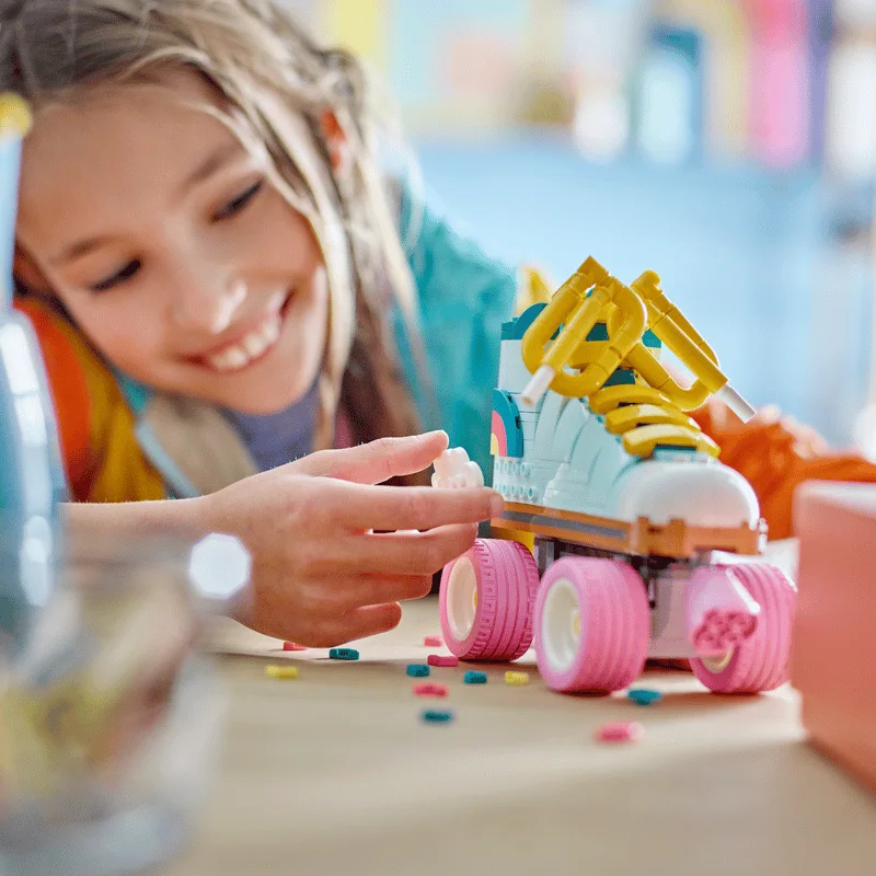 Manufacturer building scene; check the age guidance before buying for a child.