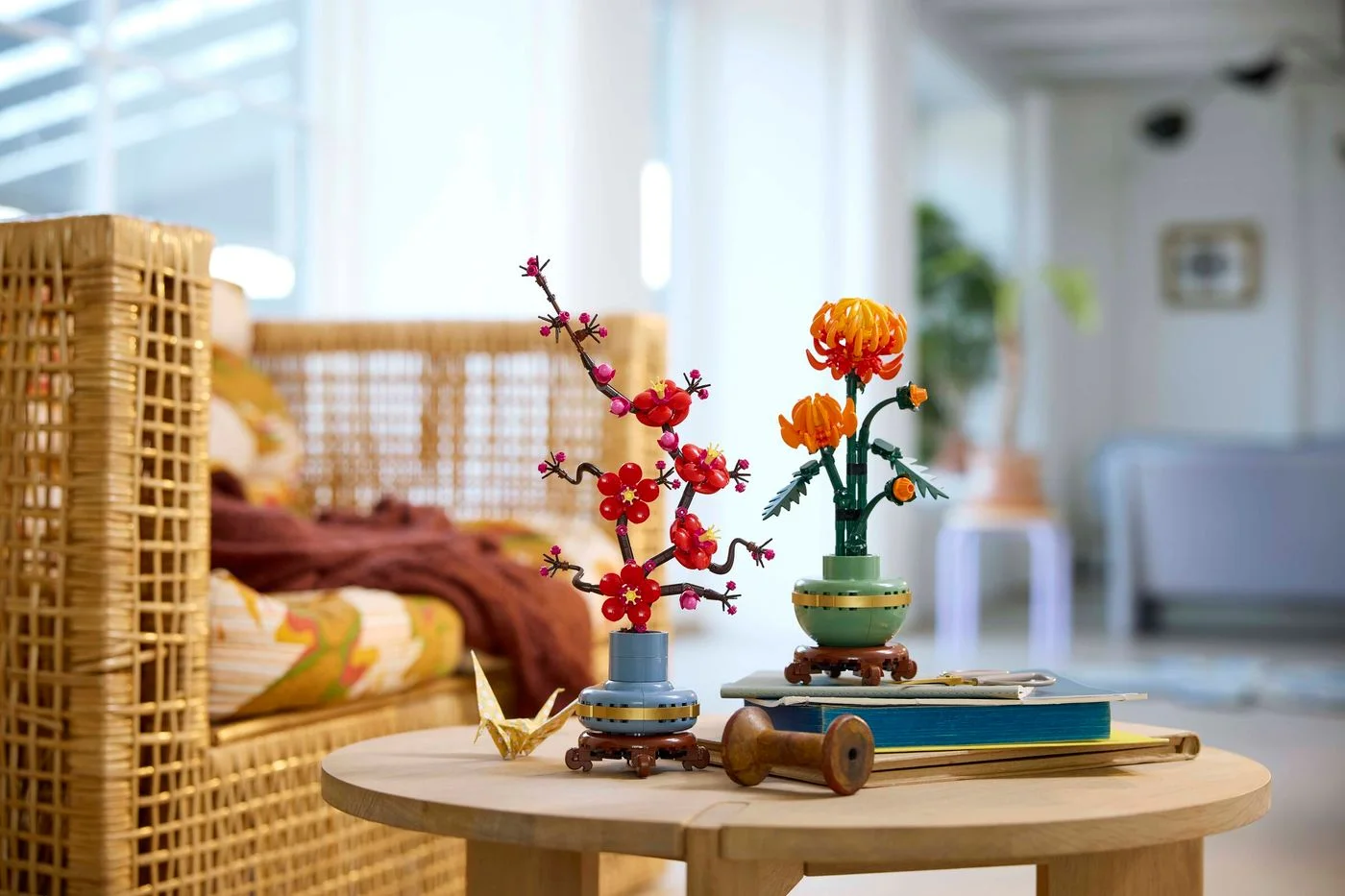 Chrysanthemum beside the separately sold Plum Blossom; this offer includes only 10368.
