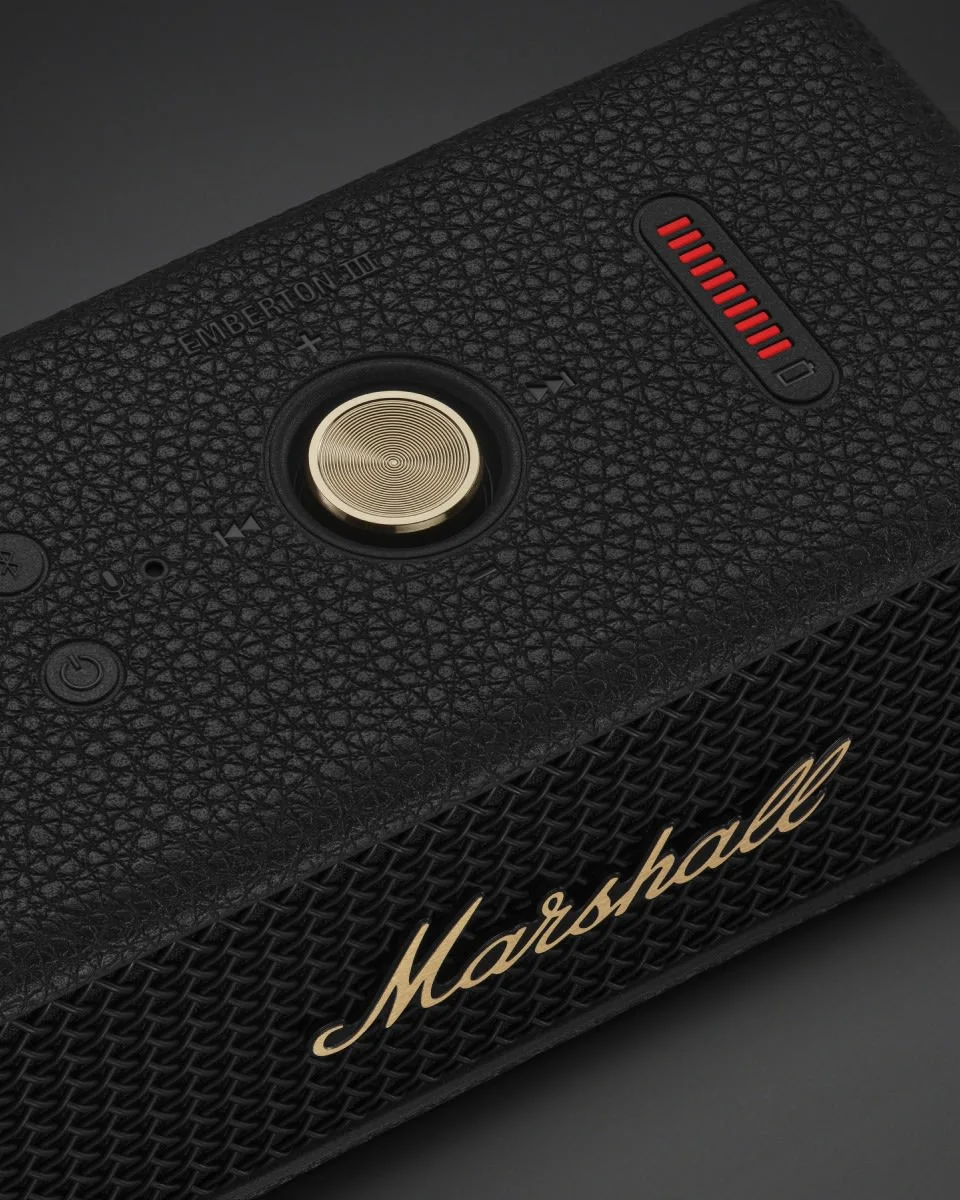 Top control knob and battery indicator on Emberton III.