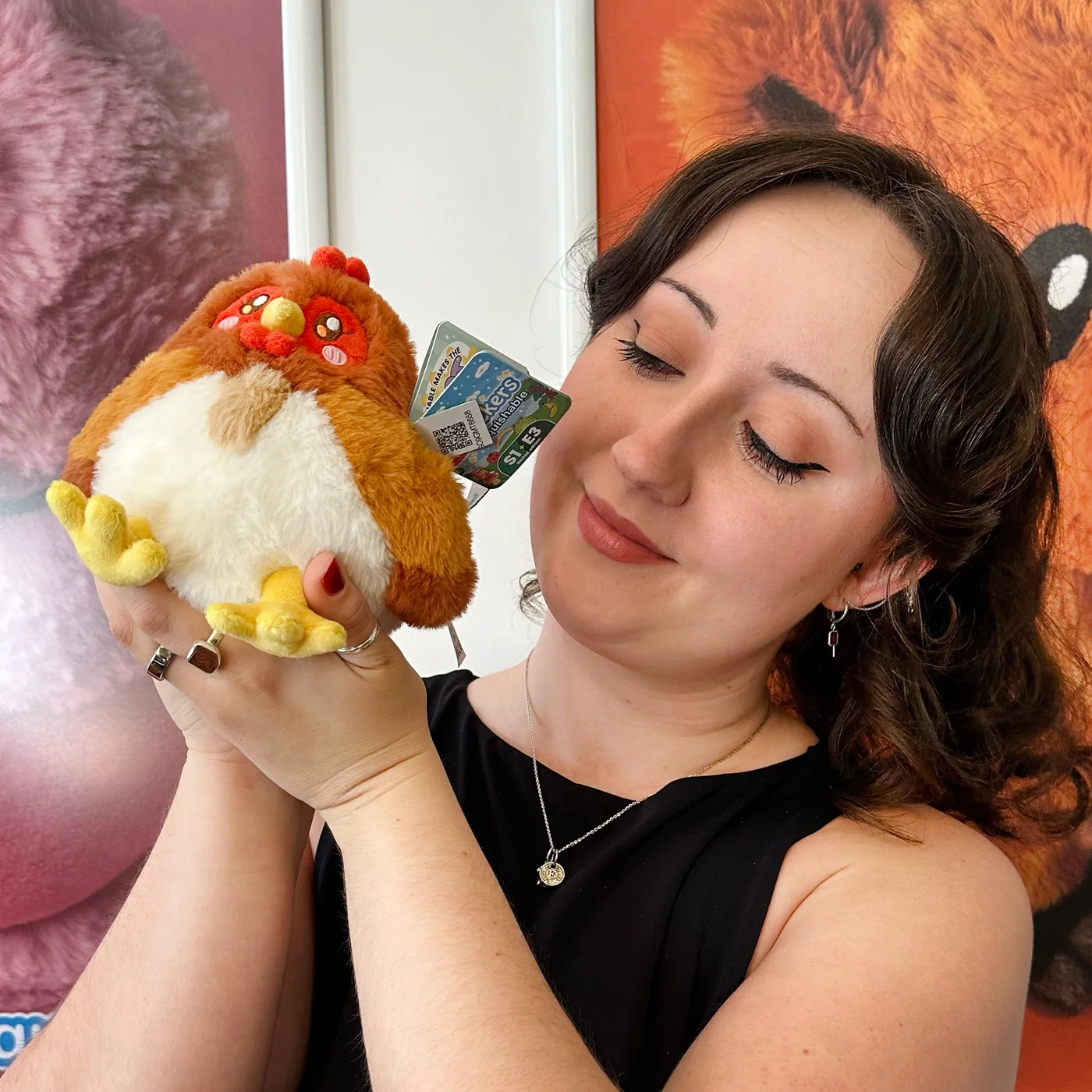 Snacker Hen S1E3 Plush — manufacturer reference view 4