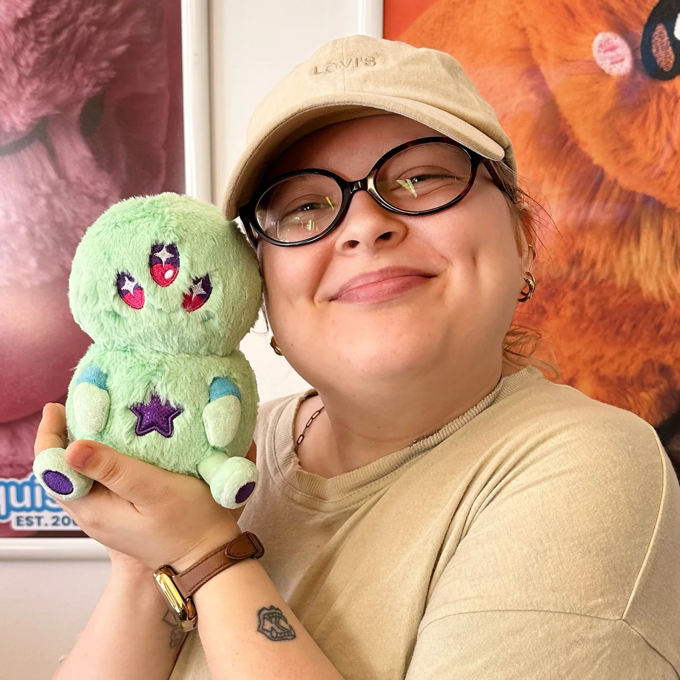 Snacker Green Alien S1E3 Plush — manufacturer reference view 4