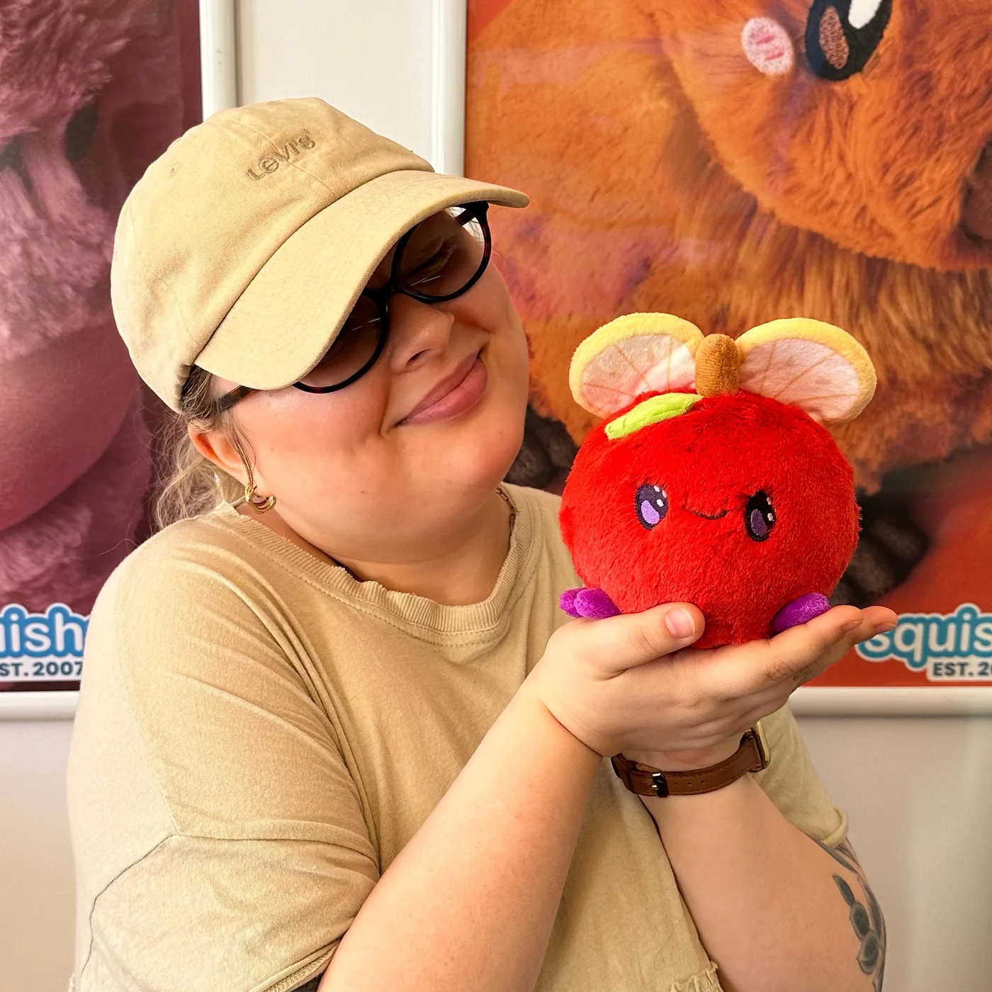 Snacker Fruit Fly S1E3 Plush — manufacturer reference view 4