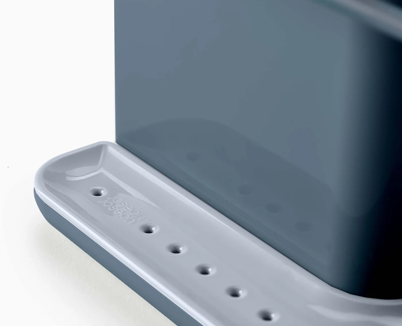 Detail of the removable draining platform.