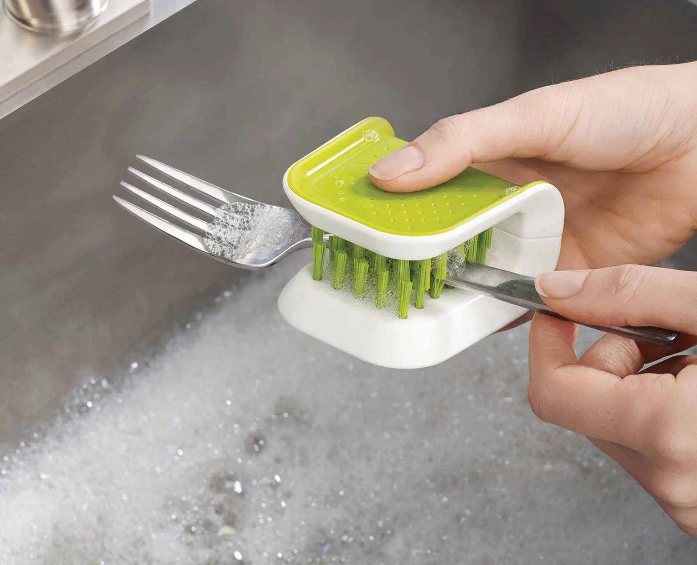 Cleaning cutlery with the wrap-around brush.