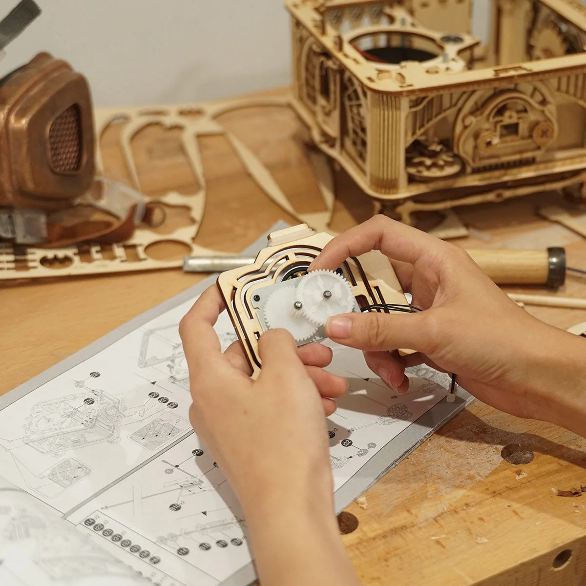 Mechanism assembly shown by ROKR, not a FINDWEAVE build.