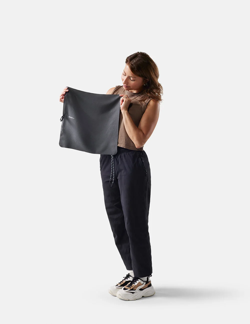 Manufacturer scale photograph: hand-towel size, not full-body bath-towel coverage.