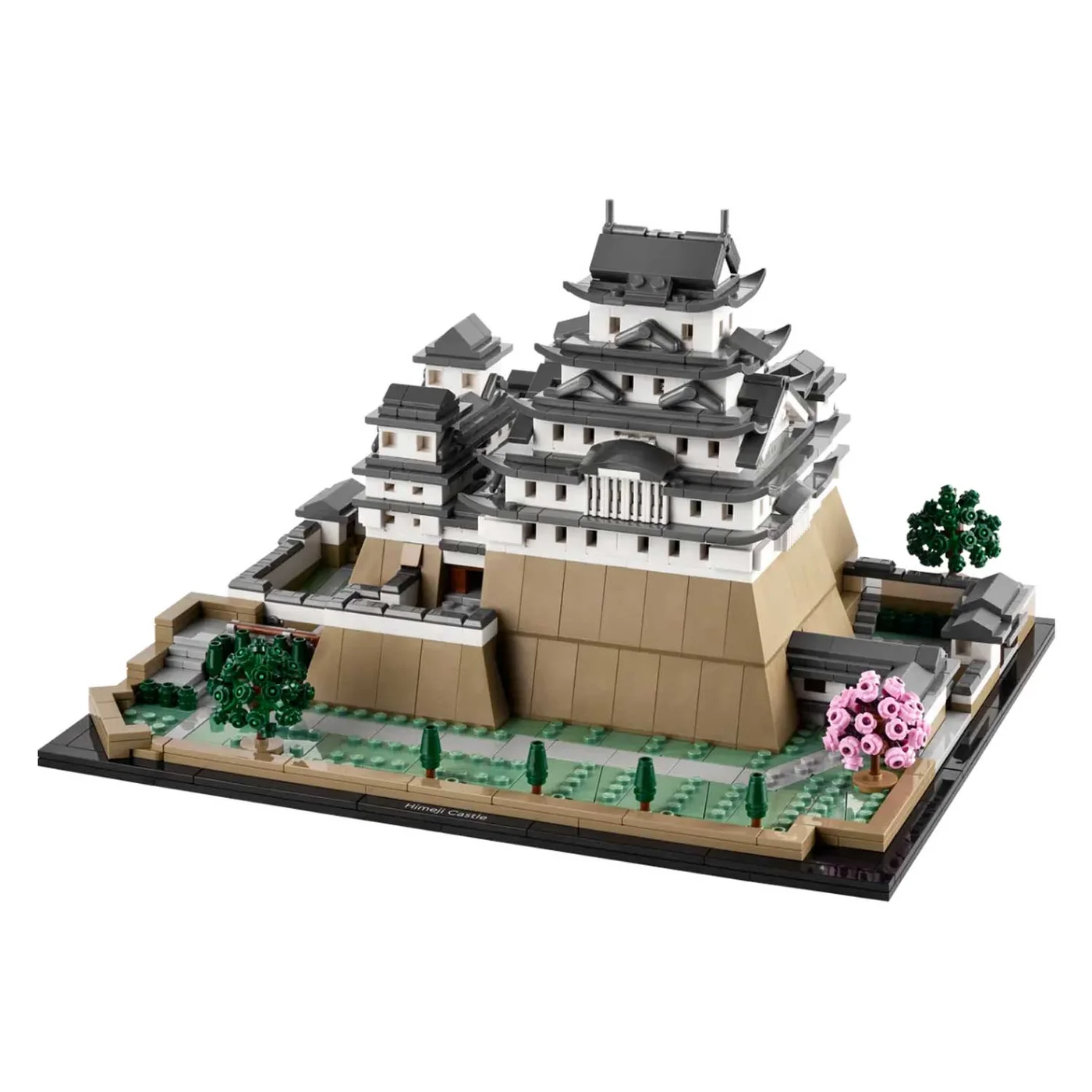 Completed 21060 Himeji Castle model shown in a product reference photograph.