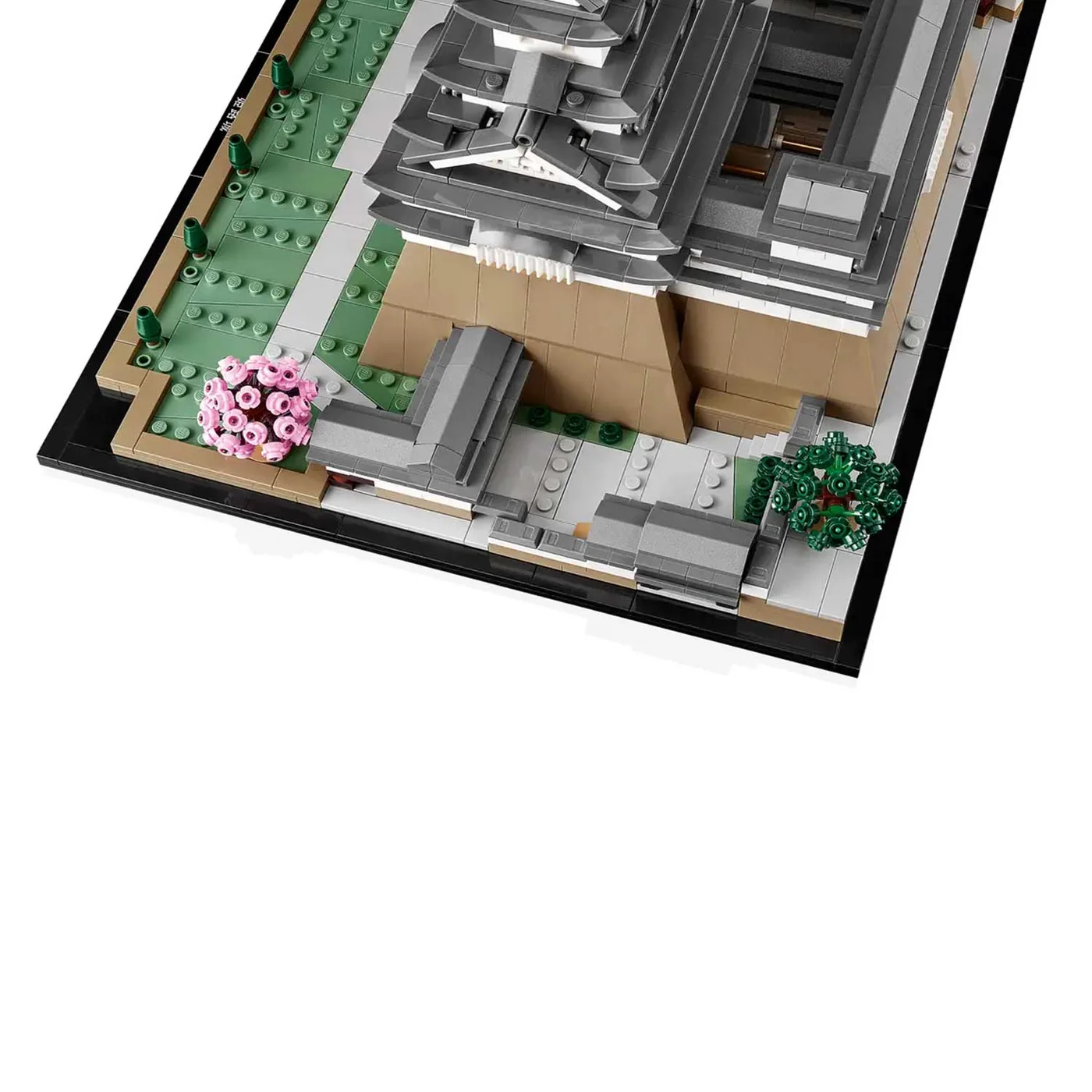 Roof and courtyard construction details seen from above.