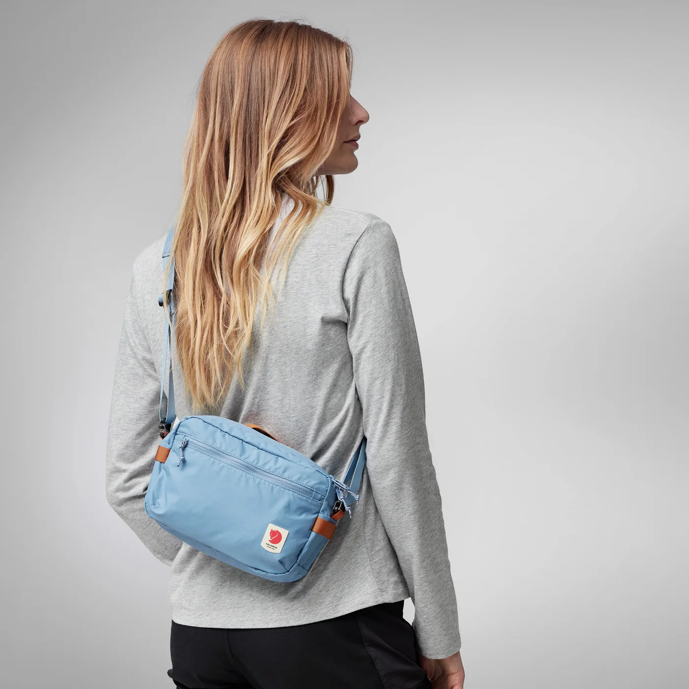 Maker wearing photograph of the blue23227, illustrating carry position rather than selected colour.