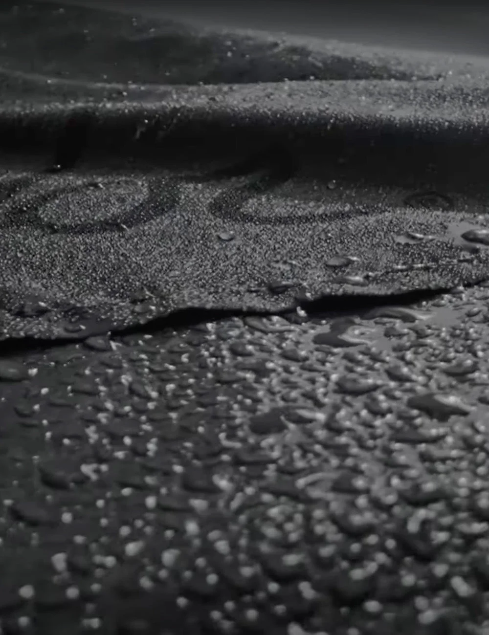 Manufacturer water-beading demonstration; this is not a FINDWEAVE waterproofness test.
