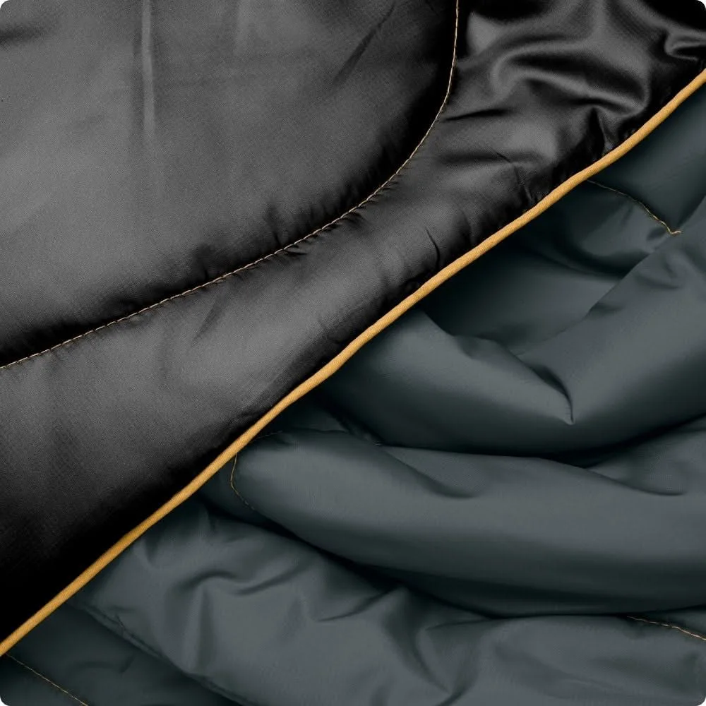 Fabric and edge detail on the black colorway.