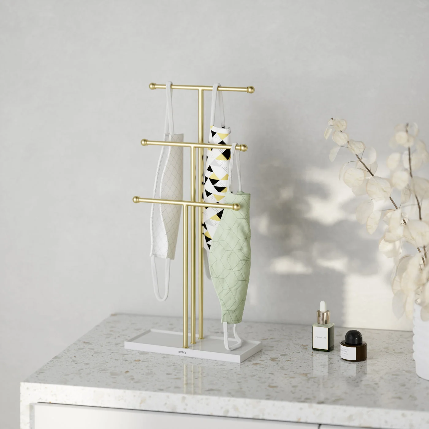 Maker styling shows selected jewellery on the stand; accessories are not included.