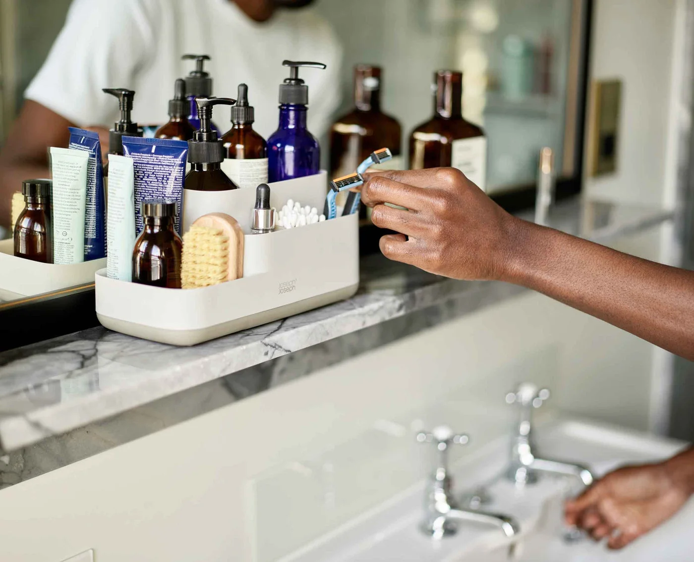 Ecru alternative colour demonstrates countertop placement; the linked offer is Grey/White.