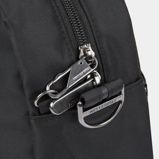 Zipper closure clip detail