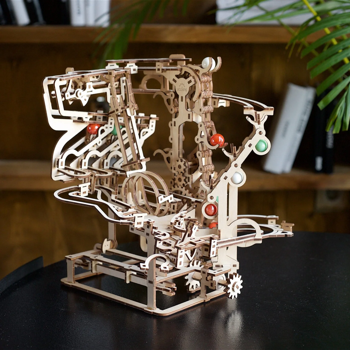 Single Chain Hoist model displayed in a room-setting reference.