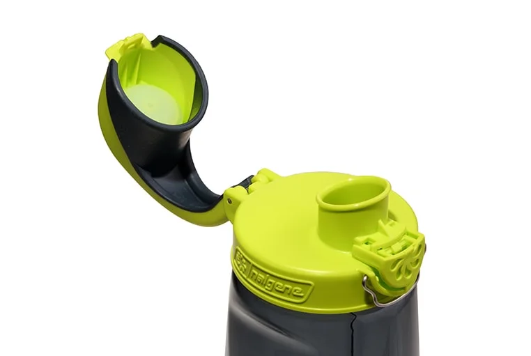 Open lid reveals the covered direct-drinking spout; no straw system.