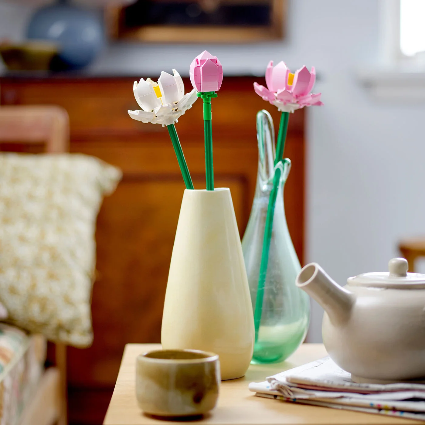 Maker shelf styling illustrates the three stems; surrounding décor and vases are not supplied.