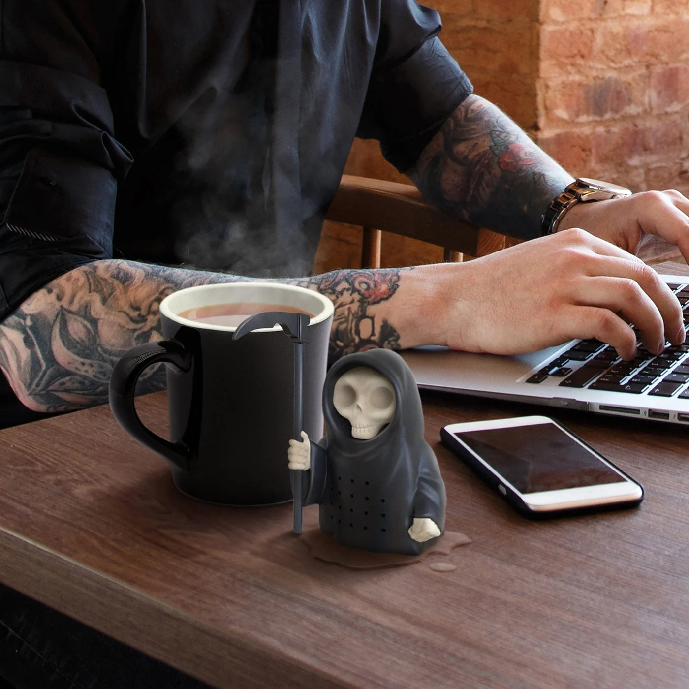 Tea-break desk setting from the maker; not Findweave hands-on testing.