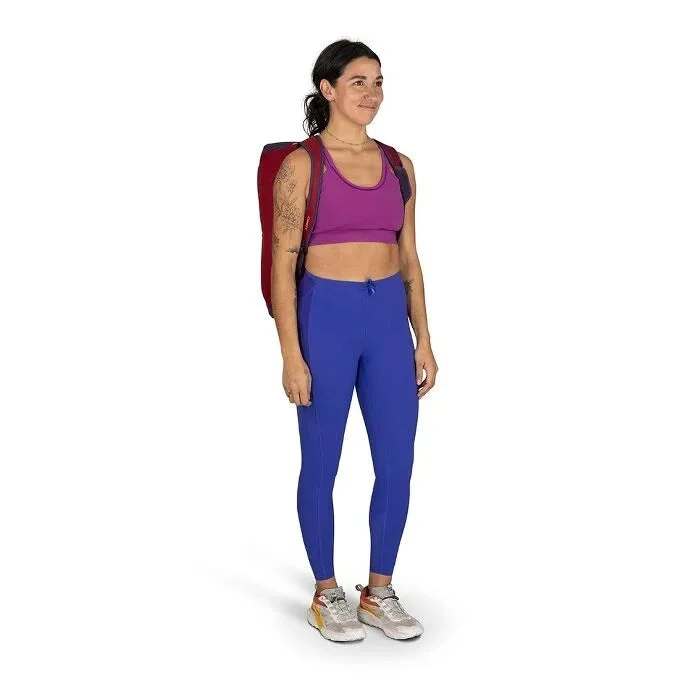 Alternative-colour series demonstration of shoulder carrying, not a black-variant photograph.