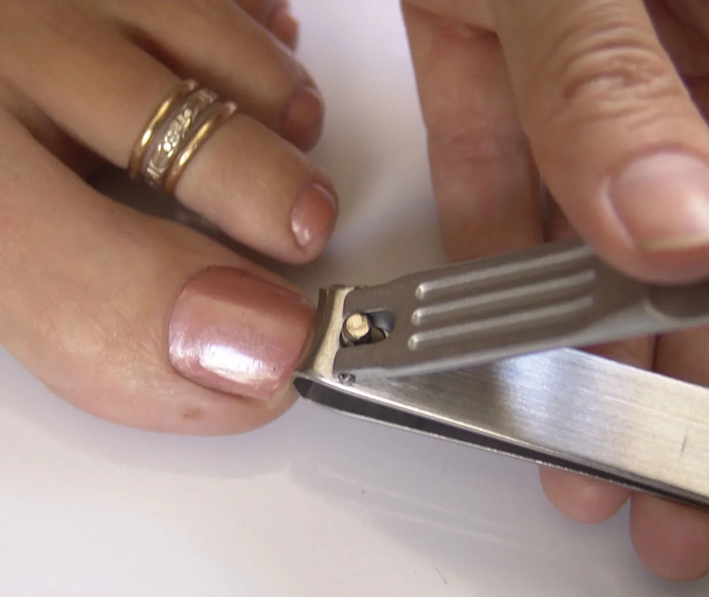 Manufacturer hand-and-nail demonstration; safe trimming depends on the individual task.