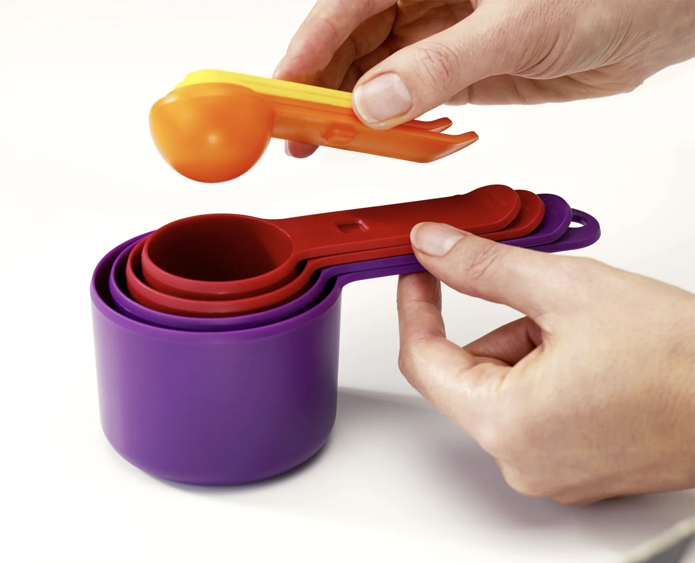 Small measures lift out from the snap-together handles.