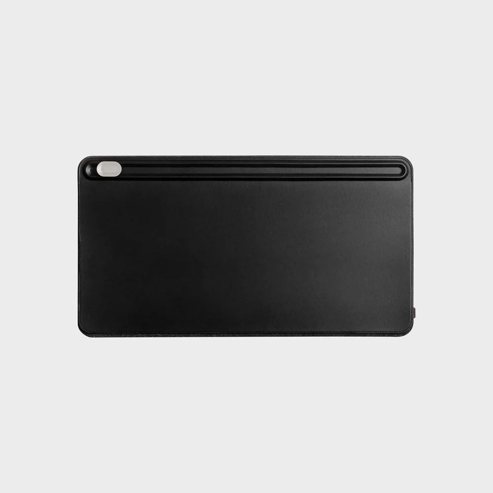 Black Medium mat showing its top toolbar.