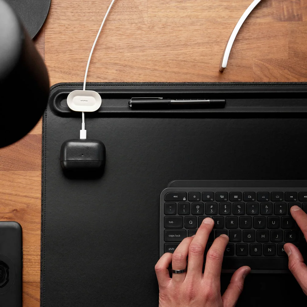 Magnetic cable holder keeps a cable end close to the toolbar.