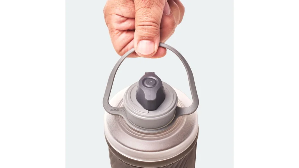 Manufacturer carrying demonstration showing the top handle and twist-to-drink cap; not our field test.