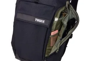 Zipped exterior organization pocket.