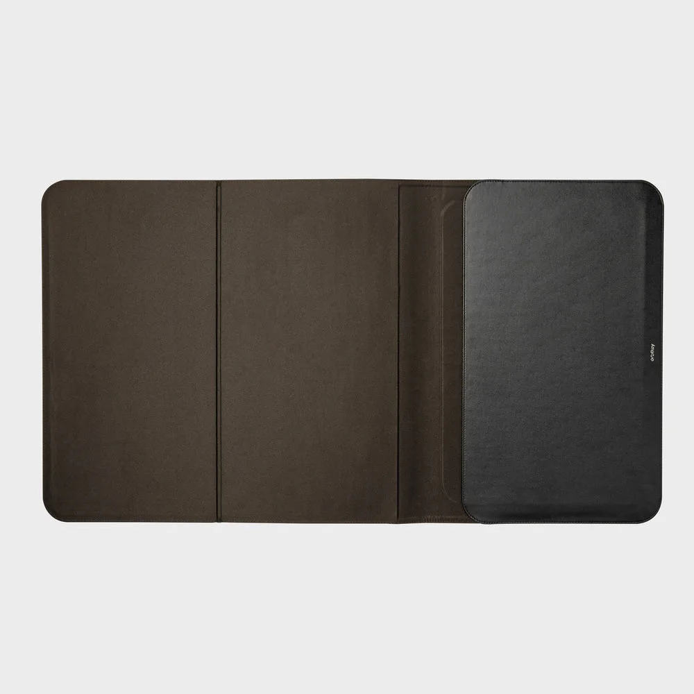Unfolded sleeve without equipment showing the two working areas.