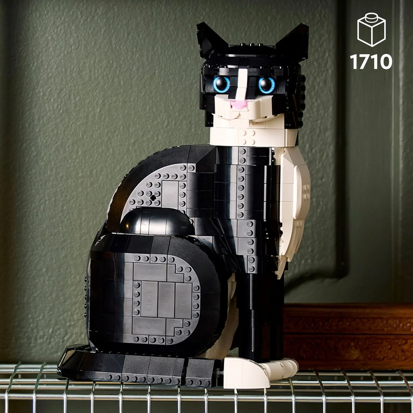 Completed black-and-white display cat; manufacturer graphic identifies the 1,710-piece set.